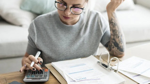 caucasian-woman-with-invoice-bills (3) (1)